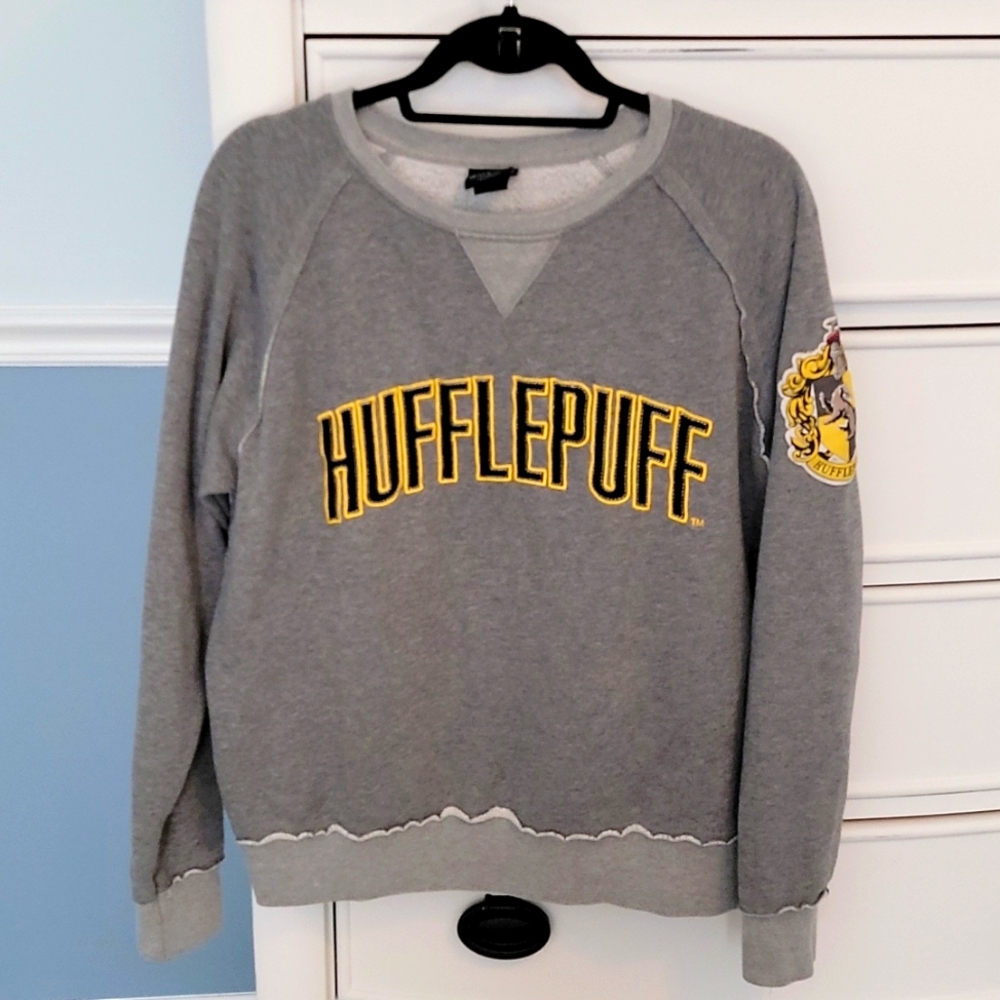 Universal studios Hufflepuff Sweatshirt size medium